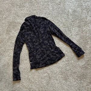 Lululemon Run Briskly 1/2 zip heritage camo size 8